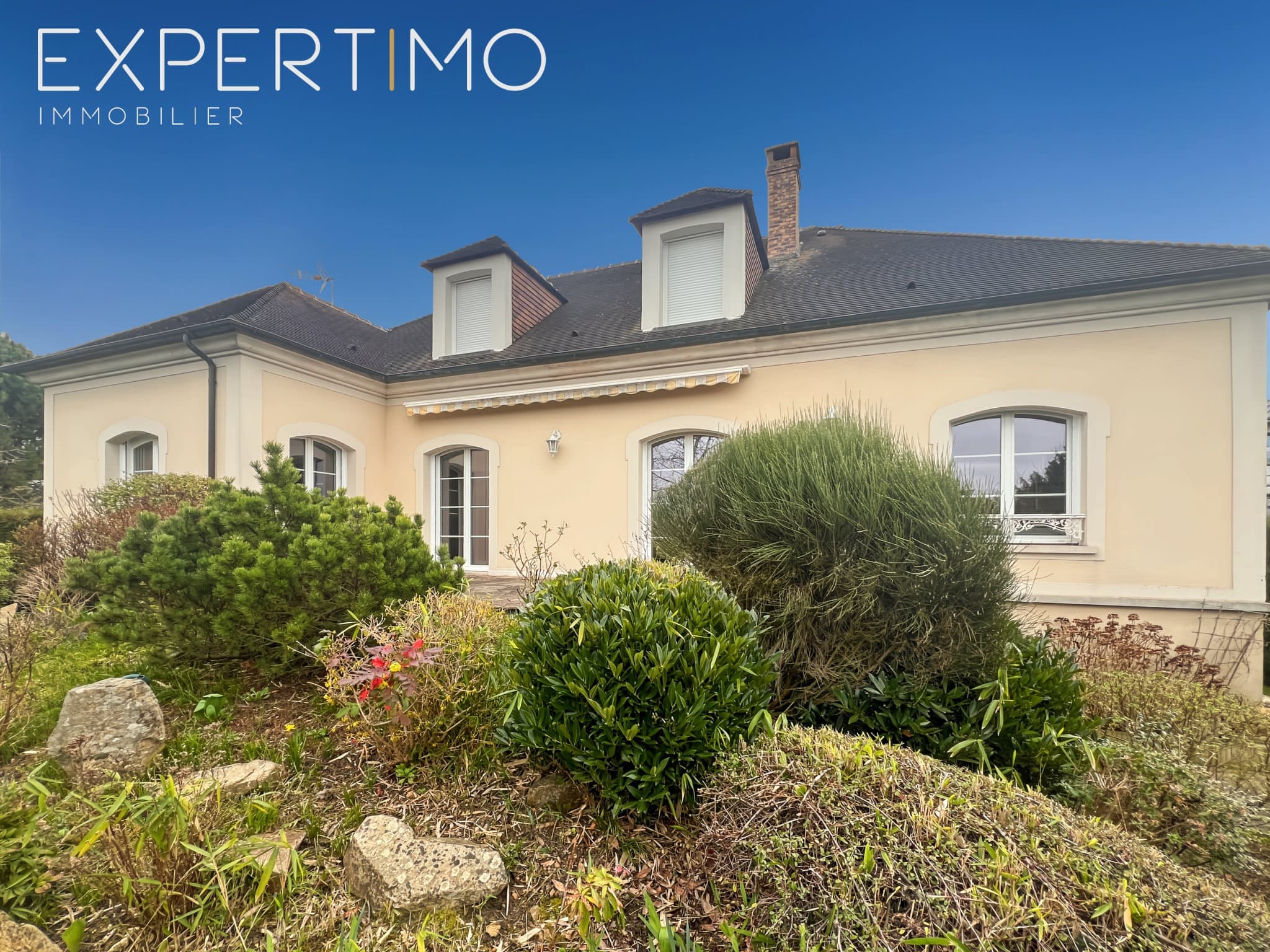 PROPRIETE DE CARACTERE HAUT DE GAMME DE 326 M2 AUX VOLUMES