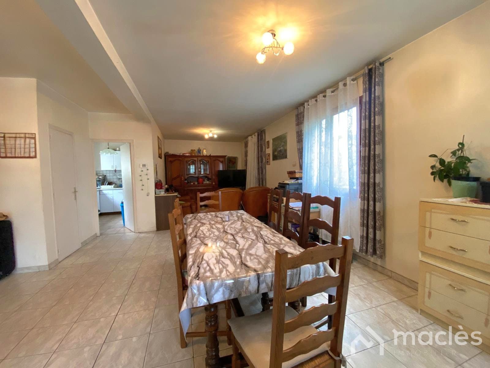 Maison familiale avec jardin, 2 garages ! Le Blanc-Mesnil