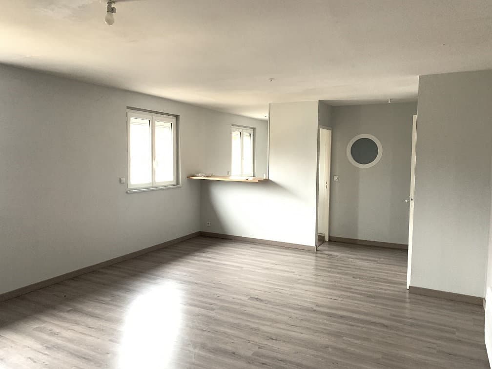IMMEUBLE A VENDRE composé d'un local + un appartement