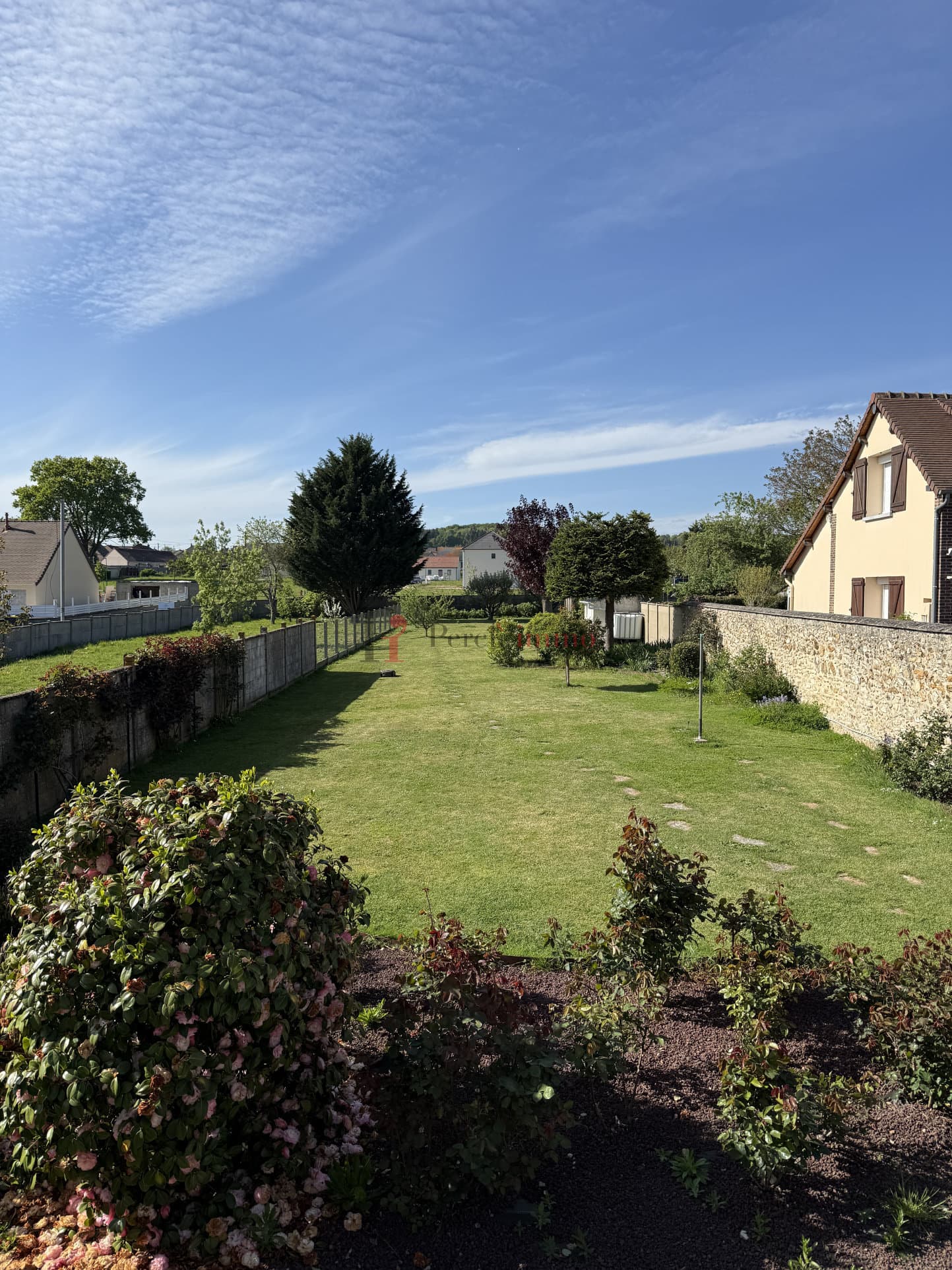 MAISON 4 CHAMBRES AVEC ESPACES AMENAGEABLES 1000M2 TOUS COMM