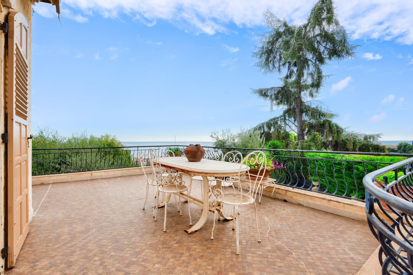 ROQUEBRUNE CAP MARTIN Villa Individuelle 365m2 Vue Mer Panor