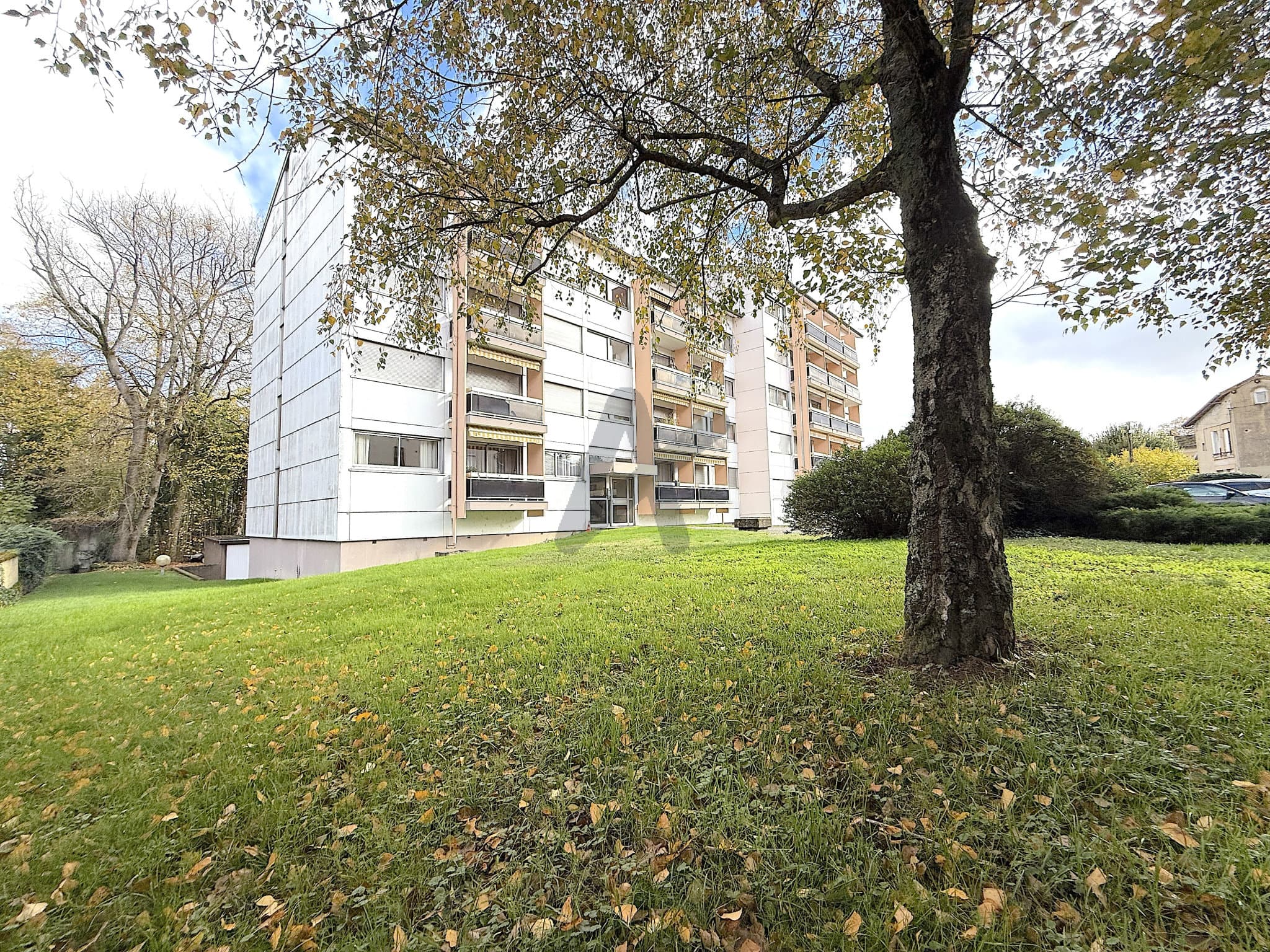 RARE BOURG EN BRESSE CENTRE T4 Traversant proche université