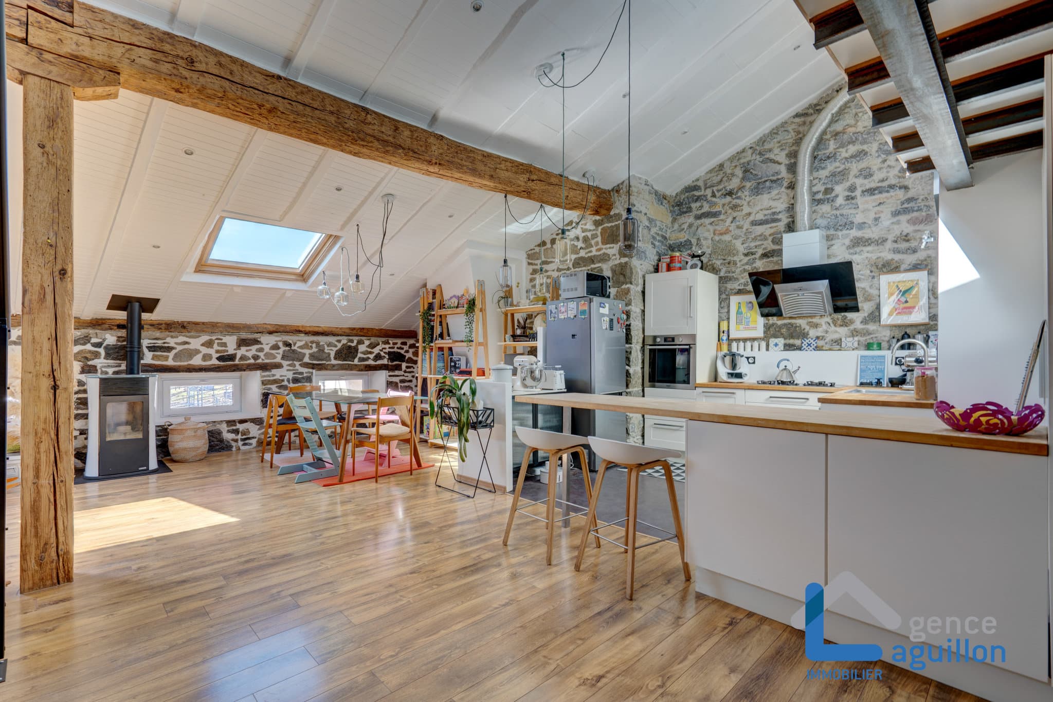 Appartement de type T4/T5 de 126m2 dernier étage coeur du ce