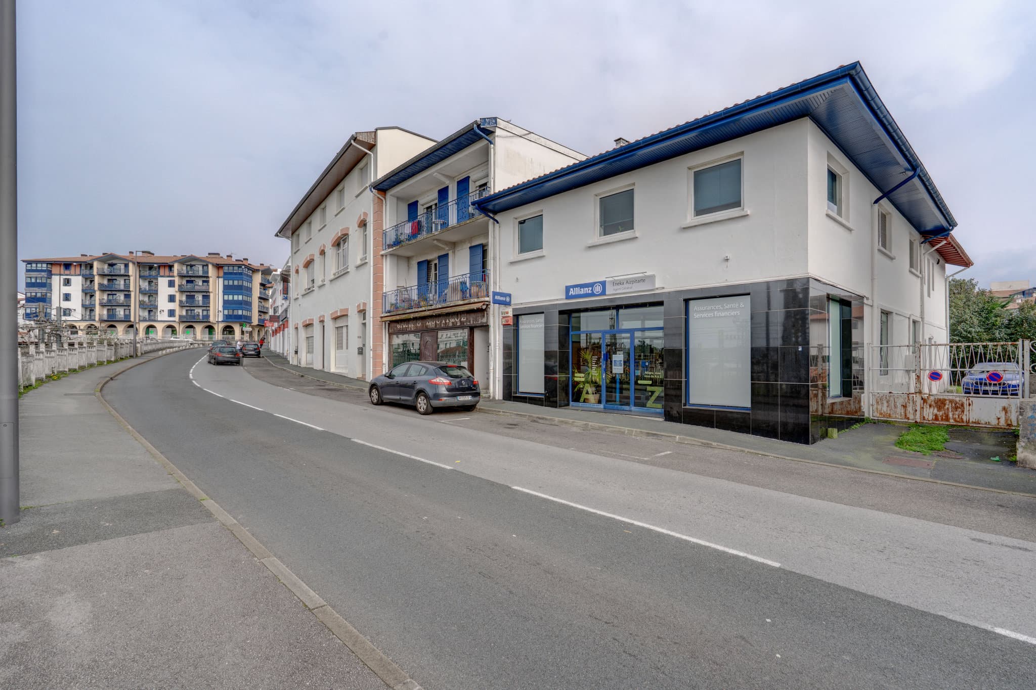 LOCAL COMMERCIAL DE 194M2 RENOVE AU CENTRE VILLE