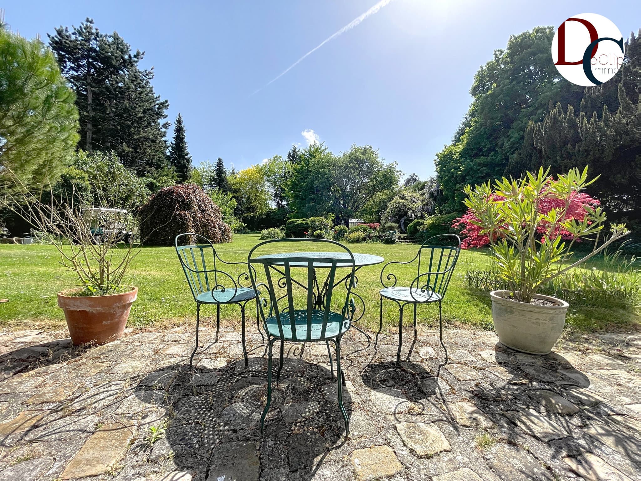 Propriété de charme avec jardin paysager, piscine chauffée,