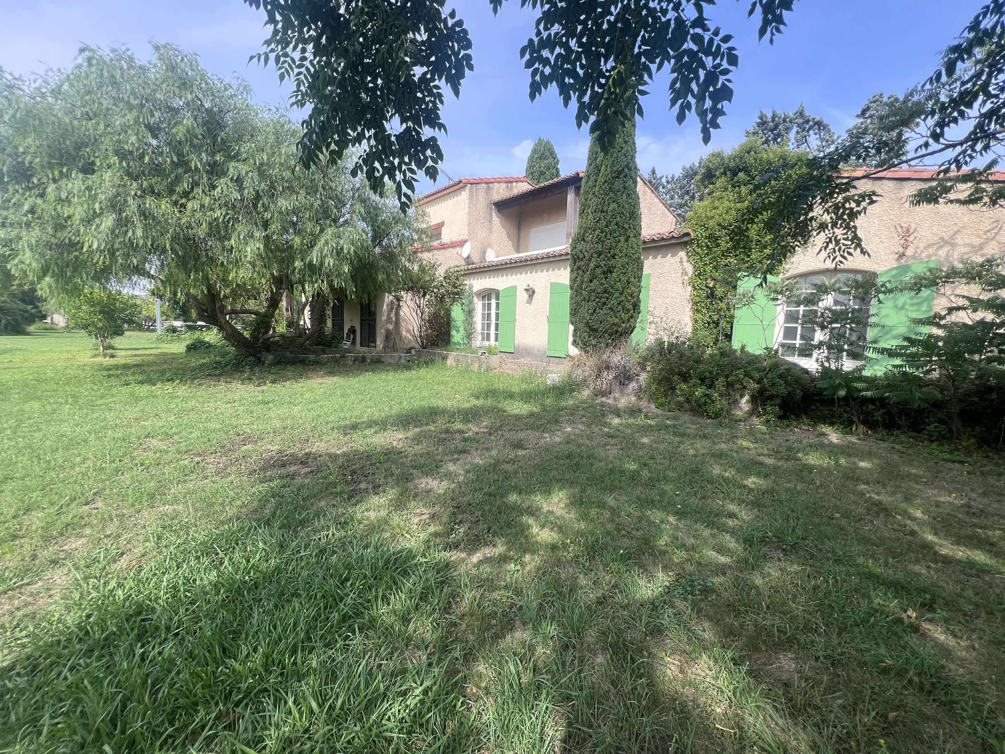 MAISON 290m2 avec terrain de 3 hectares