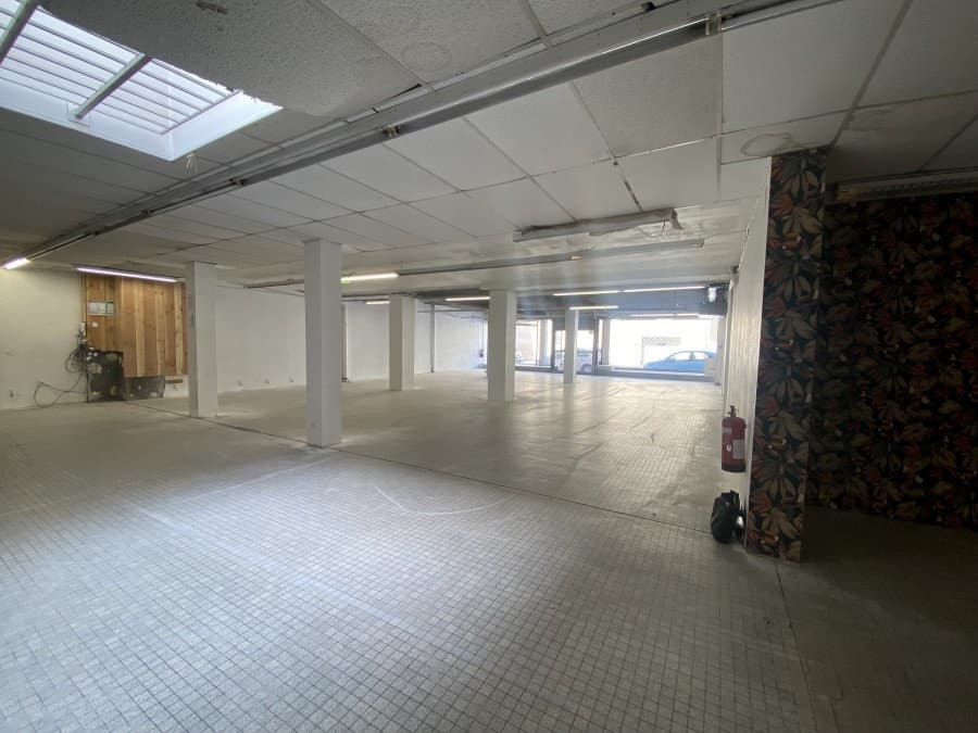 A Vendre -Local Commercial de 830 m2 avec sous-sol de 450 m2