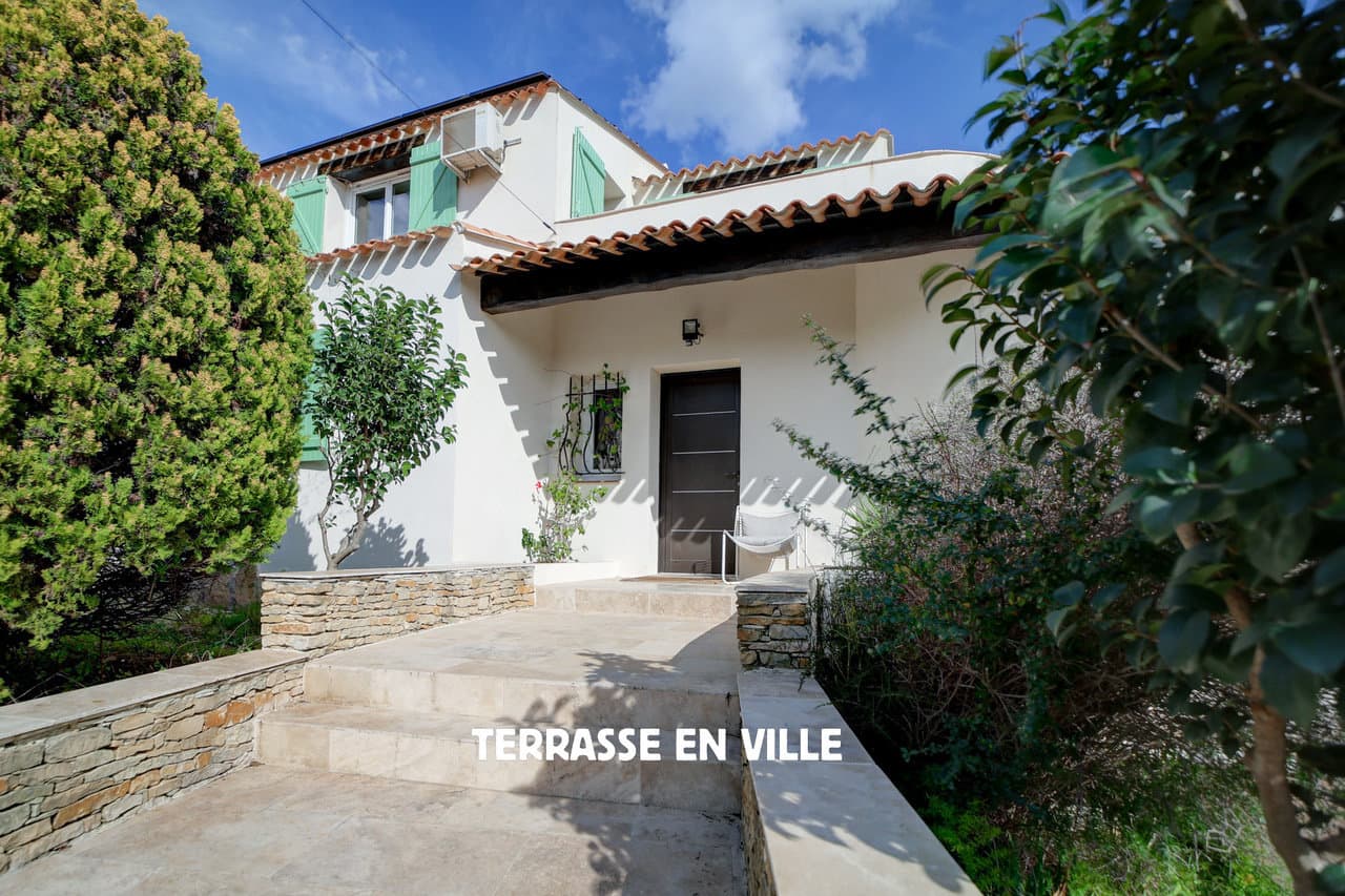 BELLE VILLA RENOVEE 214M2 - QUARTIER FONTSAINTE - T2 INDEPEN