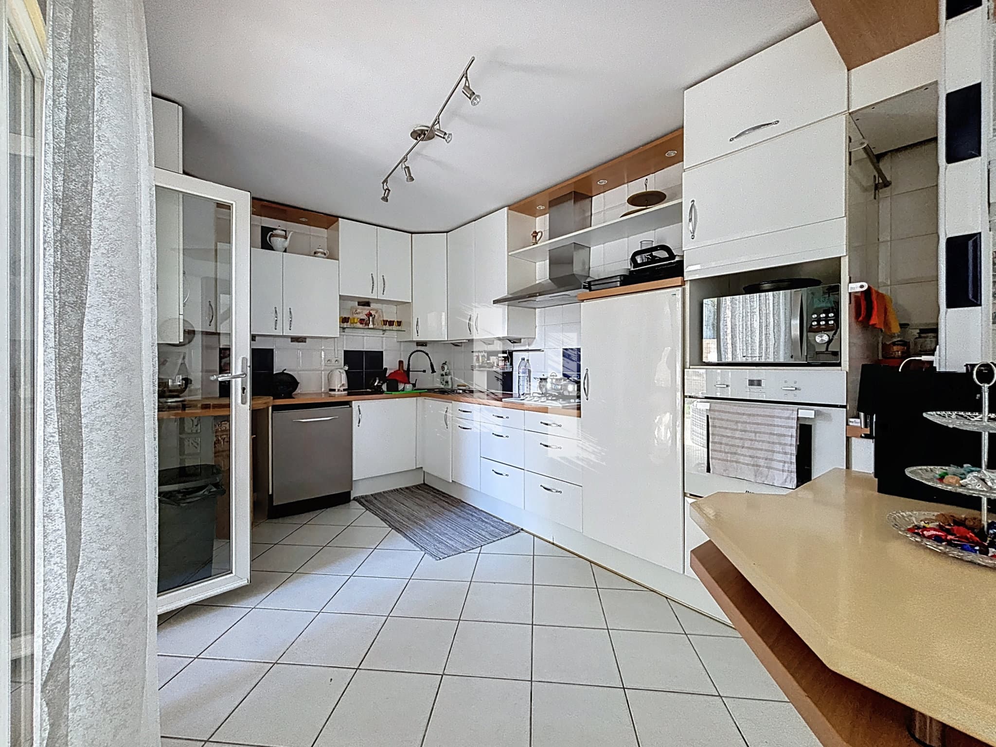 MAISON 6 PIECES 163M2 TERRAIN 250 M2 - 69800 SAINT-PRIEST