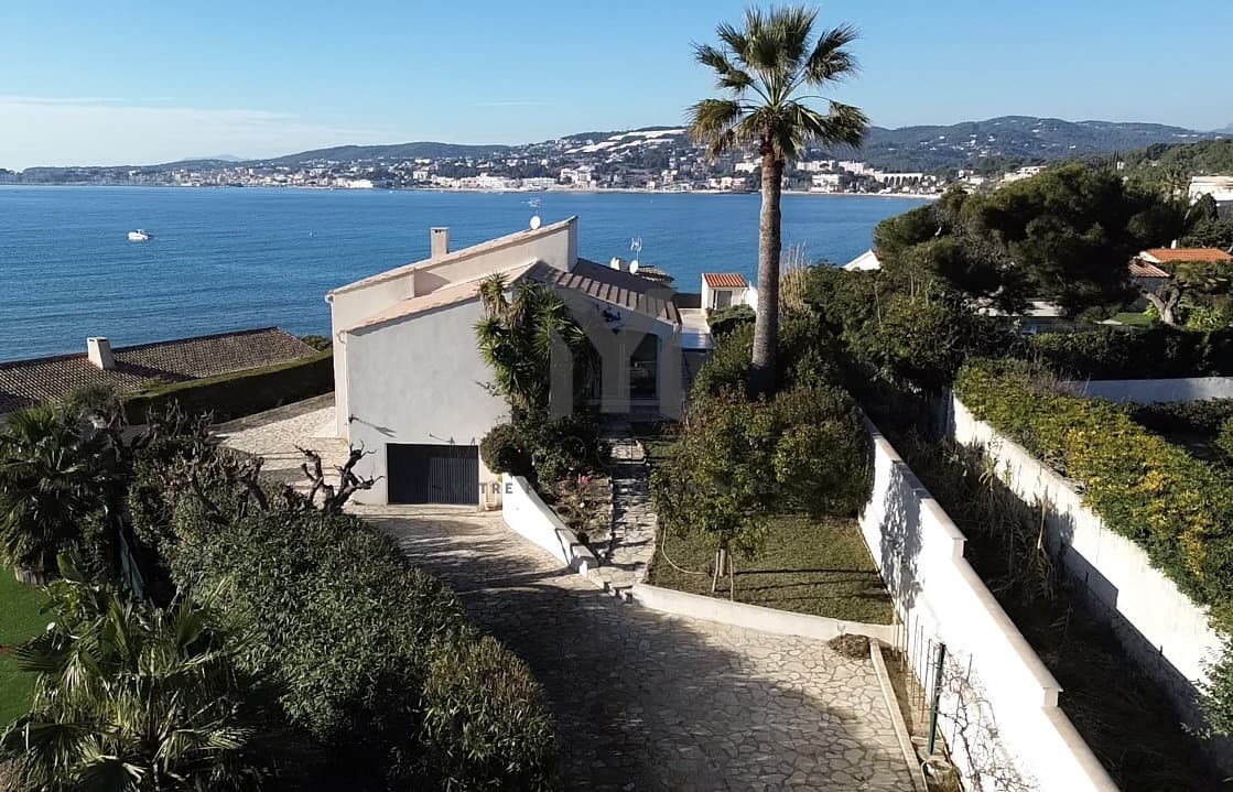 VILLA PLEINE VUE MER ET ACCES PRIVÉ À LA PLAGE - SANARY