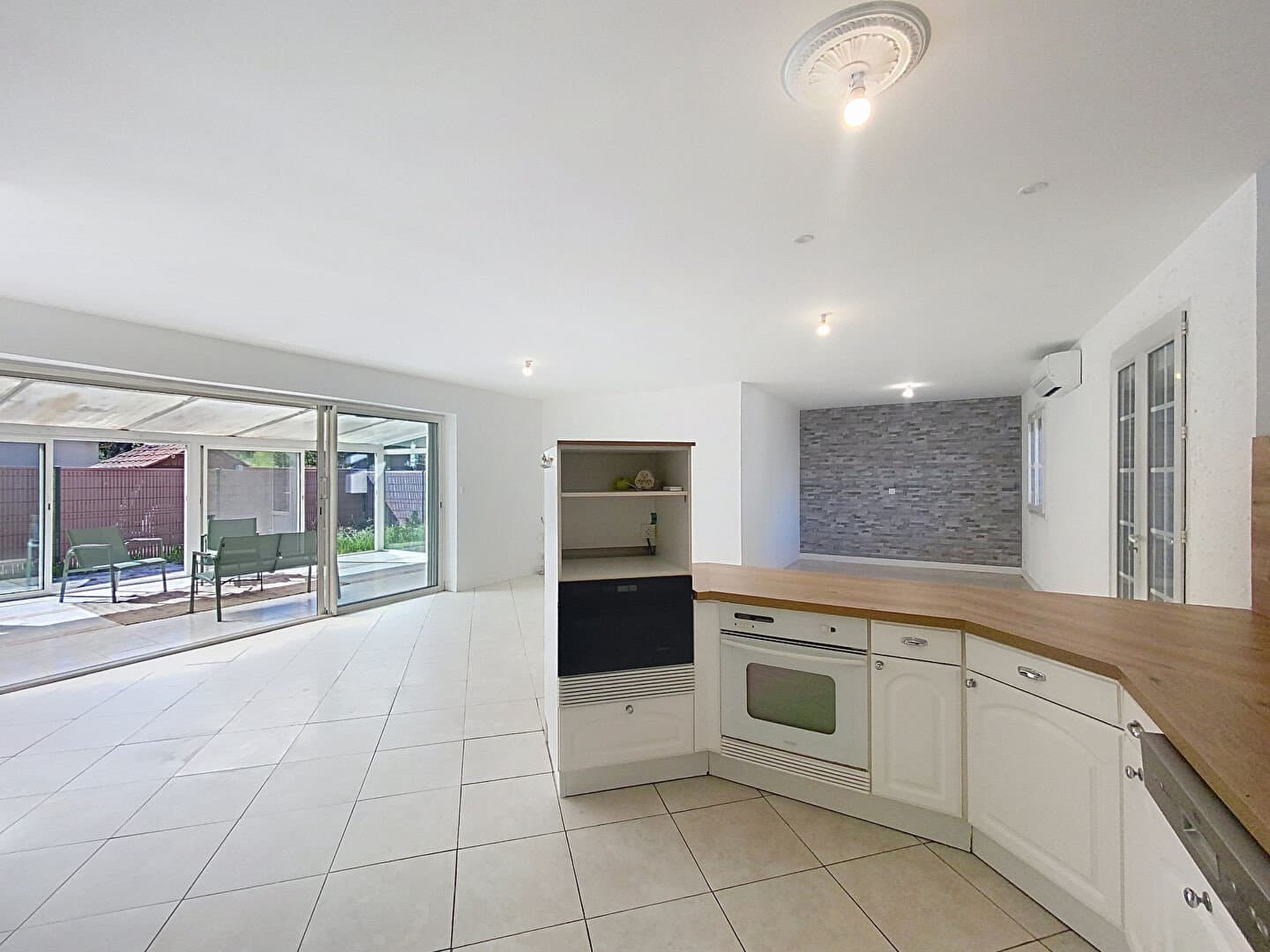 GUJAN-MESTRAS ! Maison 4 pièces de 125 m2 avec véranda, gara