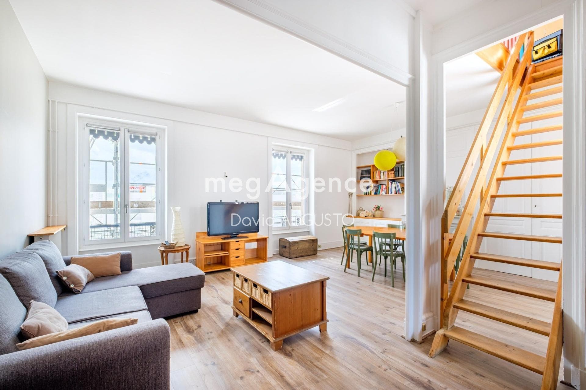 DANS BEL IMMEUBLE ANCIEN, DUPLEX 3 CHAMBRES, AU 5ÈME ET DERNIER ETAGE, CAVE