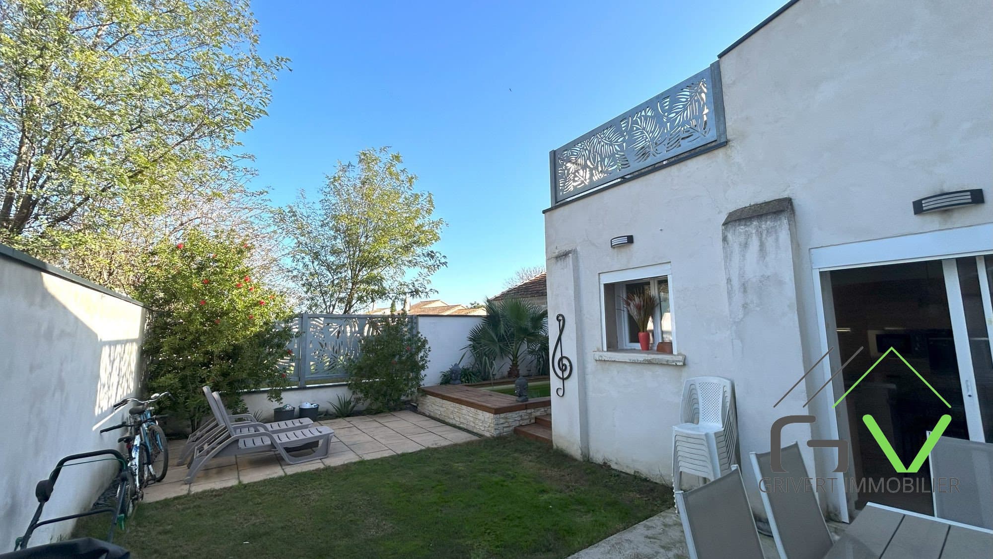 Maison de village spacieuse de 137,15m² avec piscine au coeur d