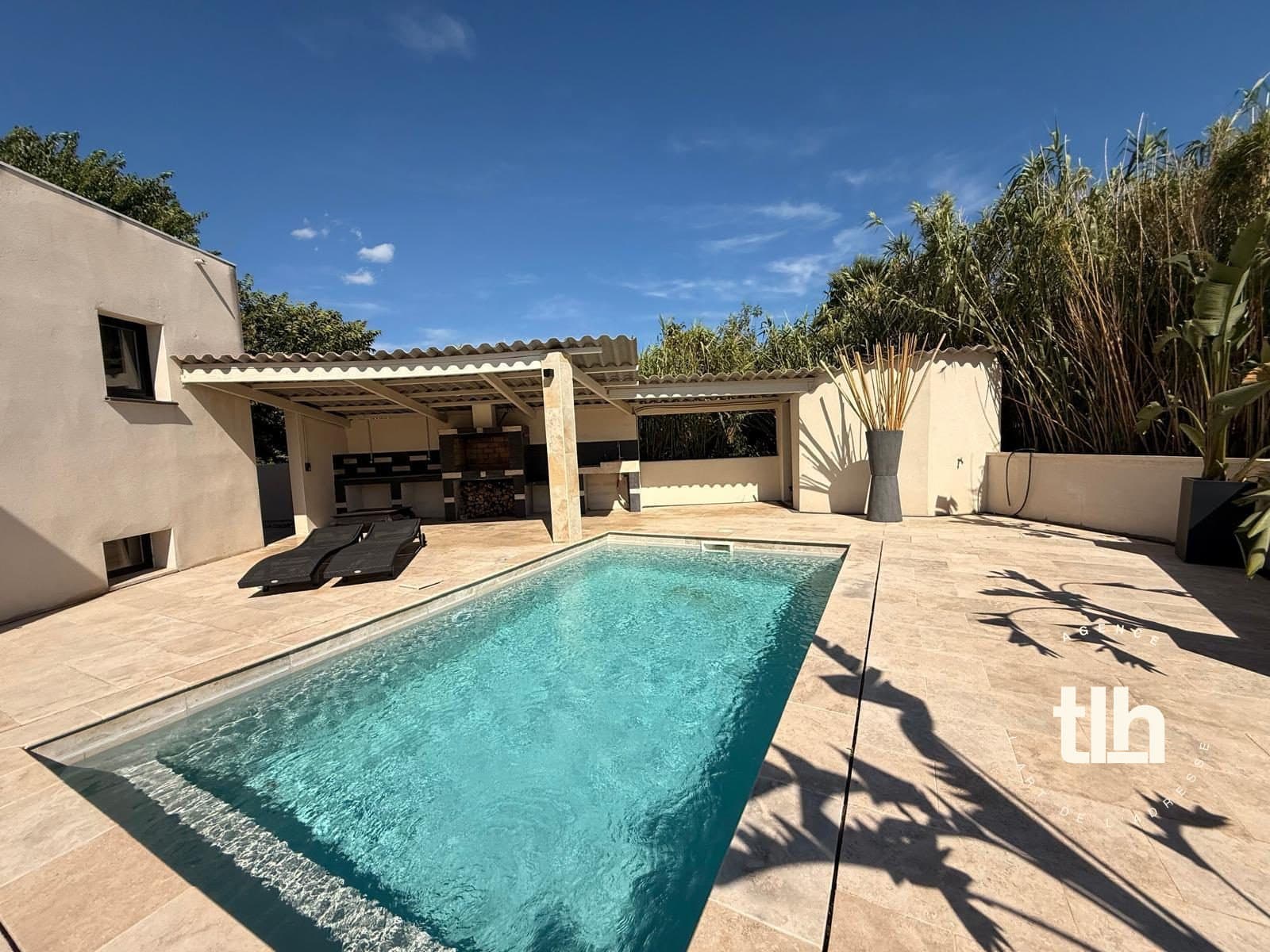 VILLA CONTEMPORAINE SUR 764 m2 AVEC PISCINE JUVIGNAC
