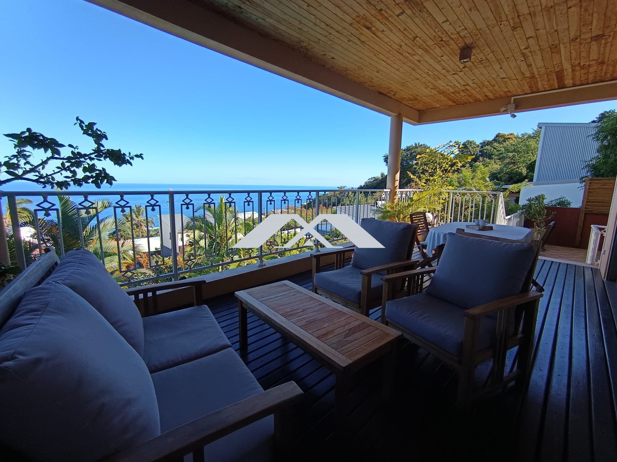 Villa T5 + T2 Etang Saint Leu