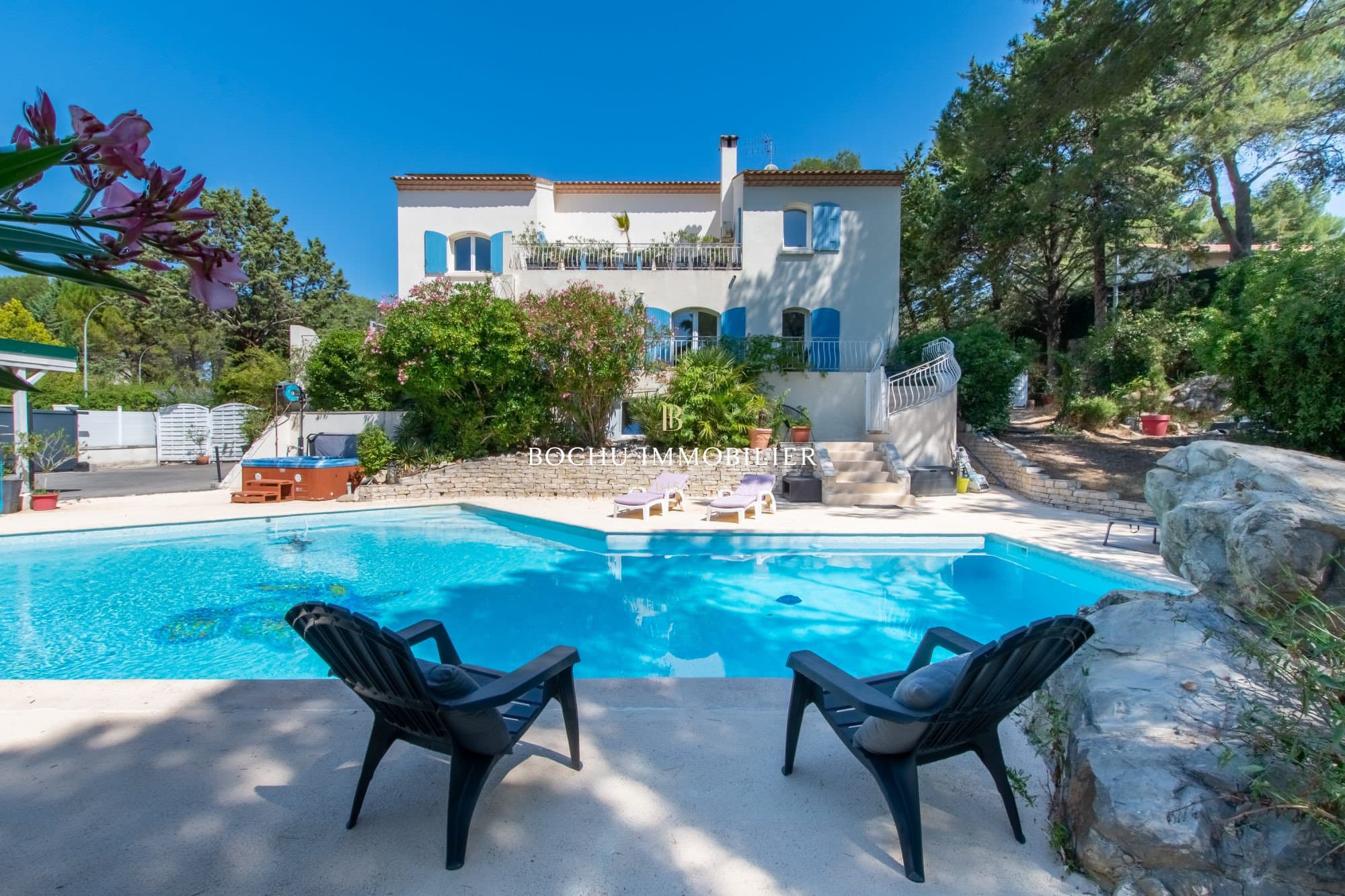 Villa 230 m2 sur splendide terrain arboré