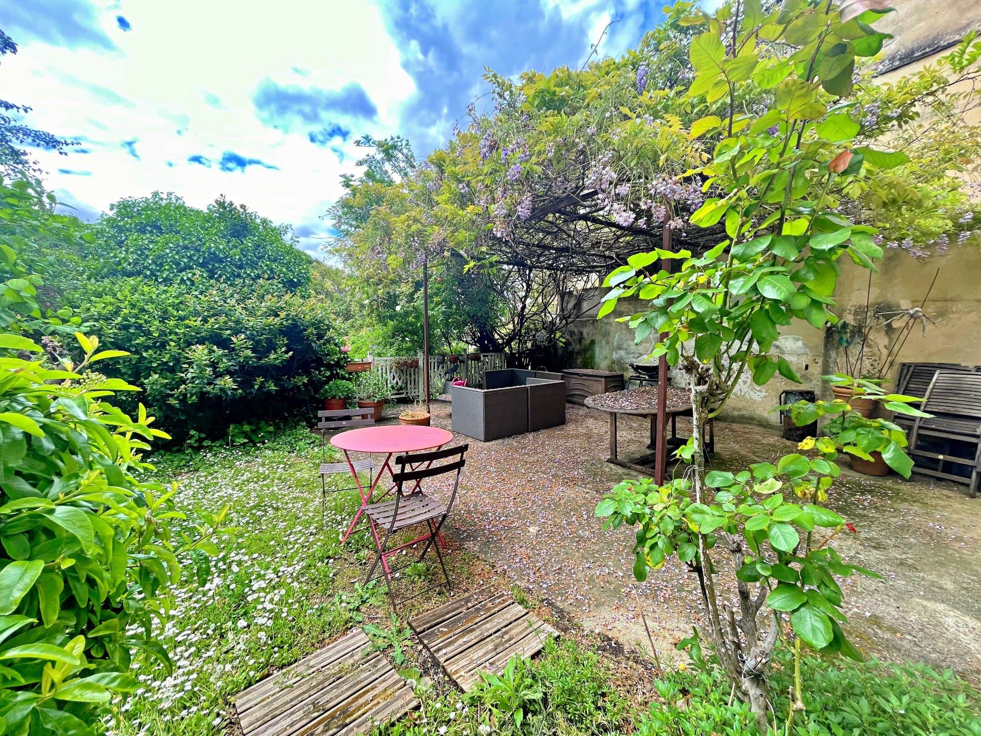 Maison proche centre-ville 280 m² sur terrain 1 450 m²