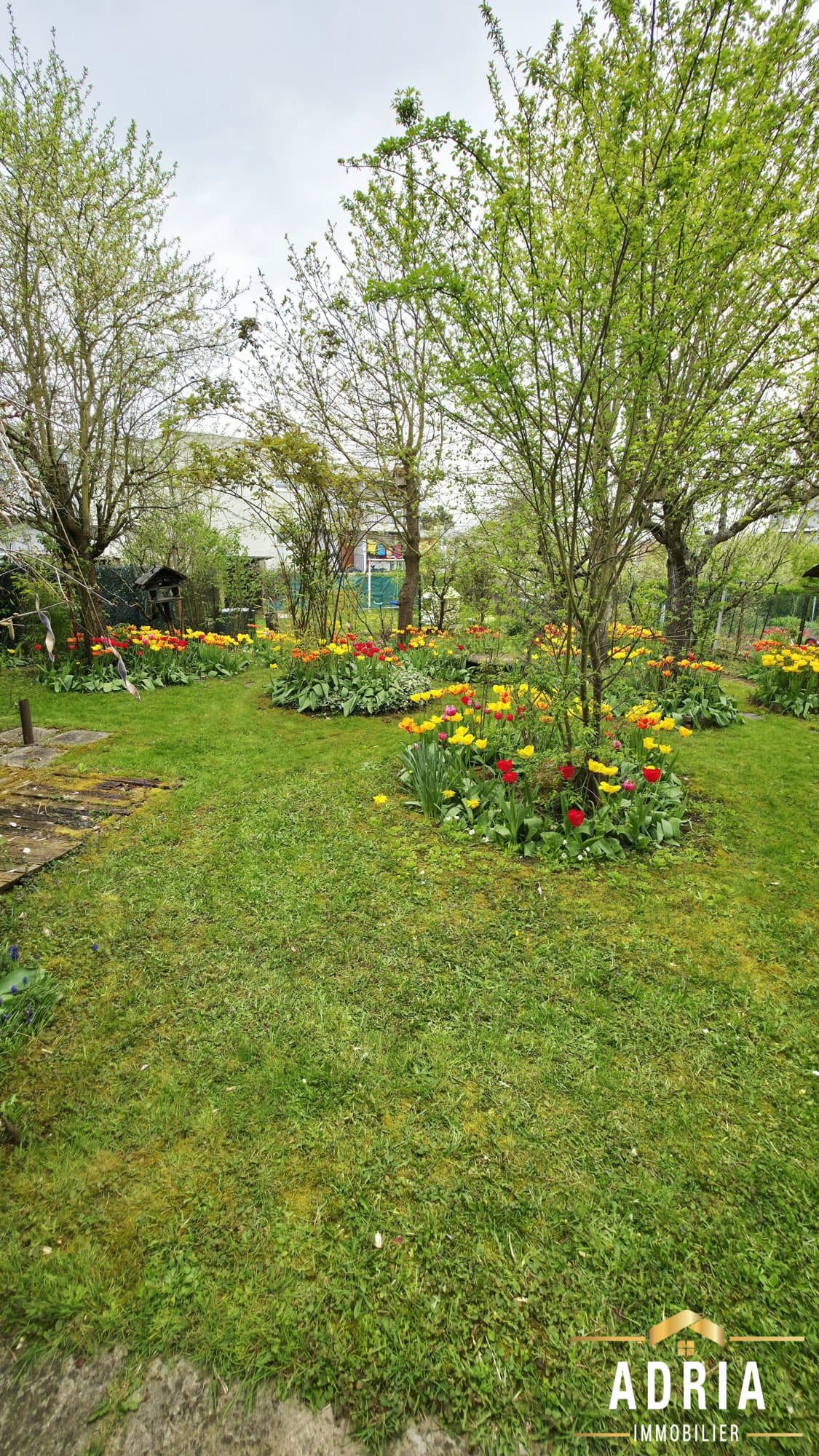 Maison familiale avec jardin arboré – Proche commodités et ?