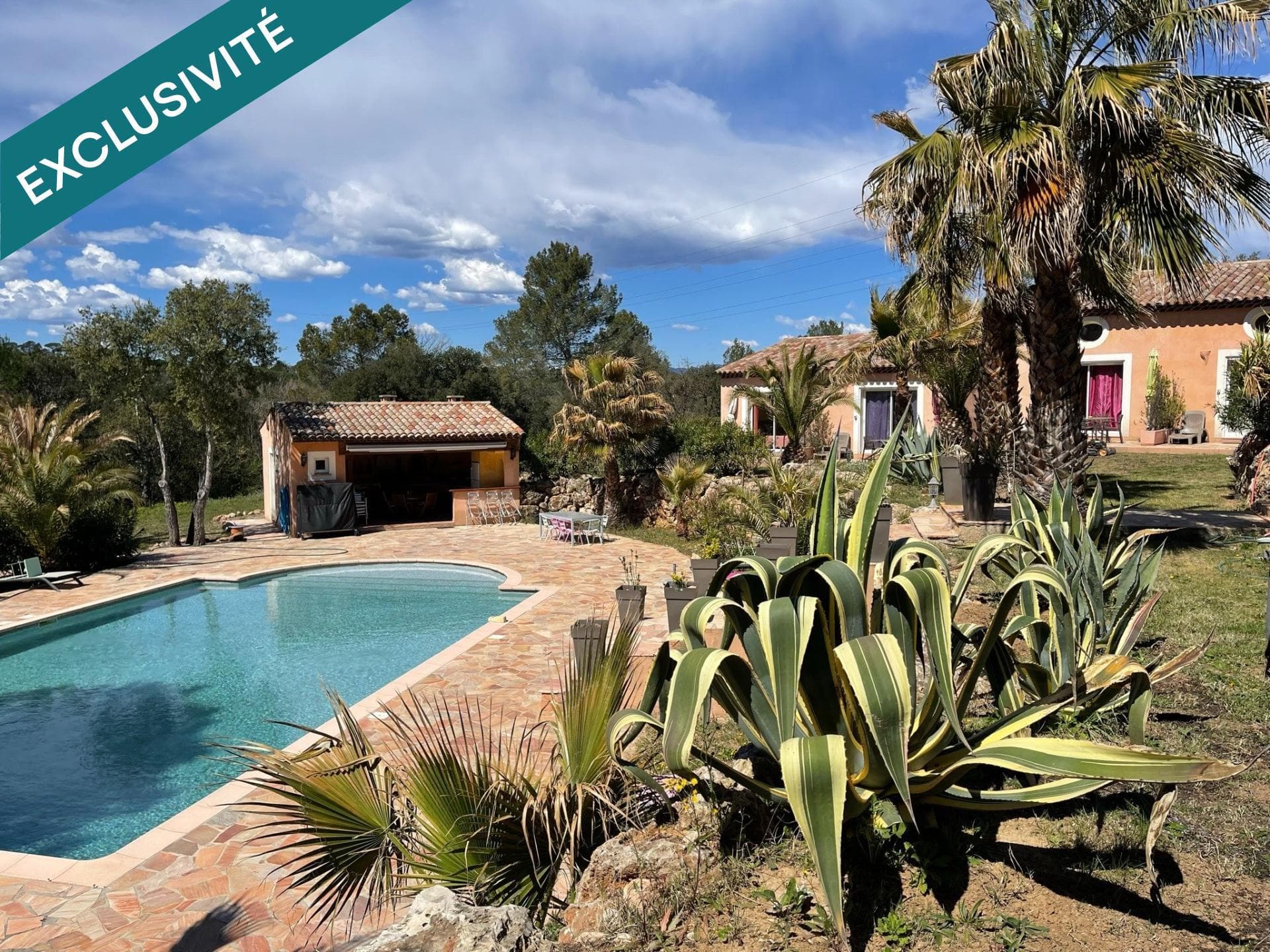 83520 ROQUEBRUNE SUR ARGENS PRORPIETE CONFIDENTIELLE SUR 10000 M²