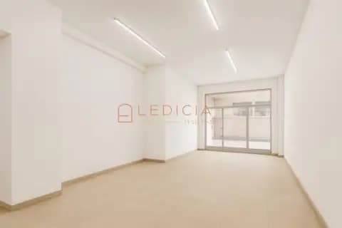 Local comercial en calle de Oporto, 24