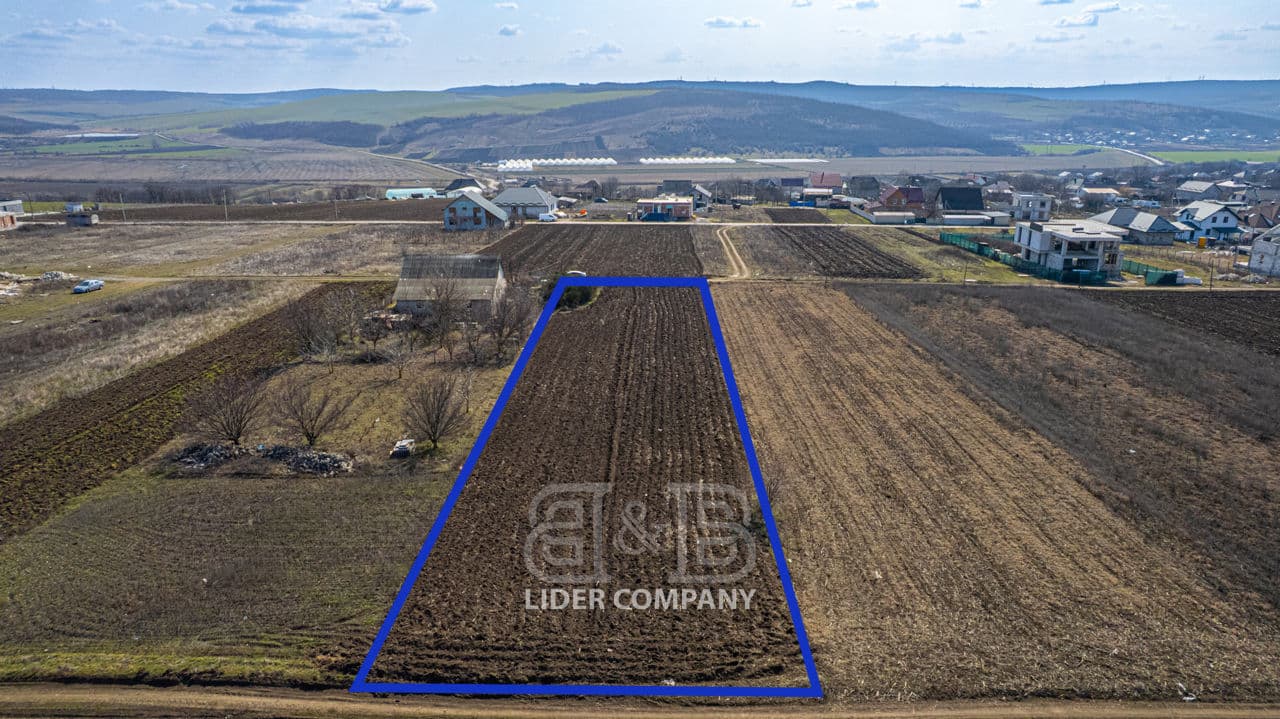 9 ari, Teren pentru construcții