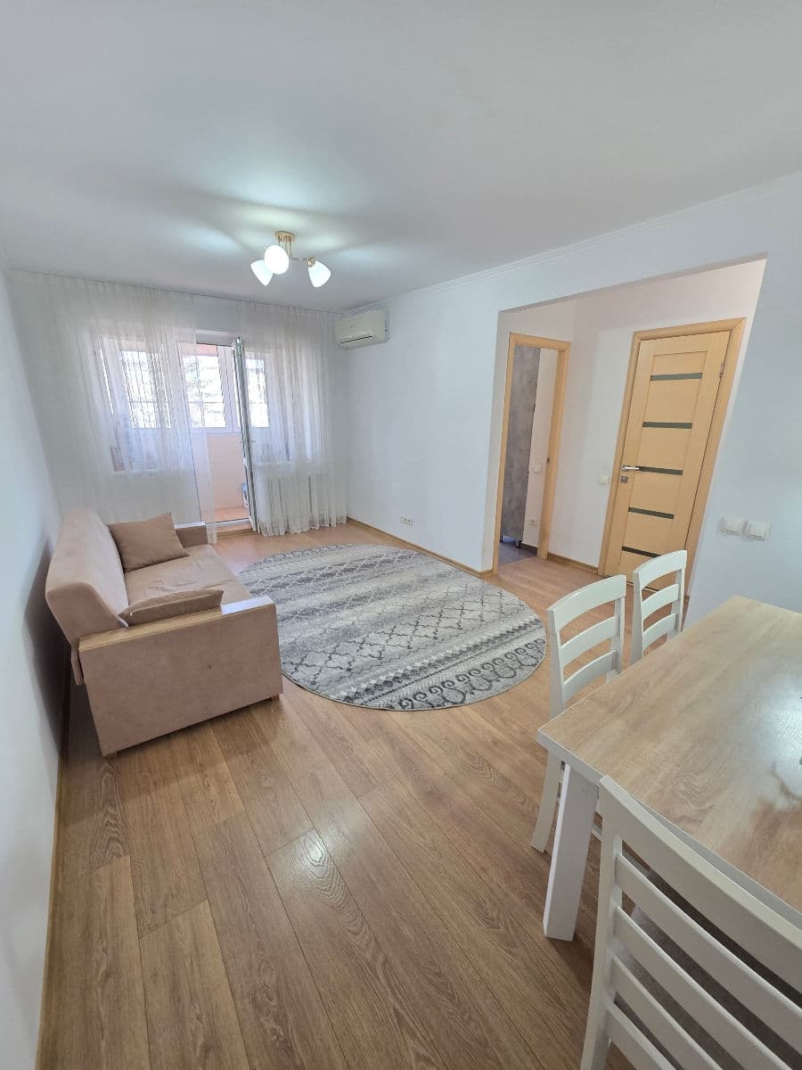 Apartament cu 3 camere, 60 m², 4 etaj
