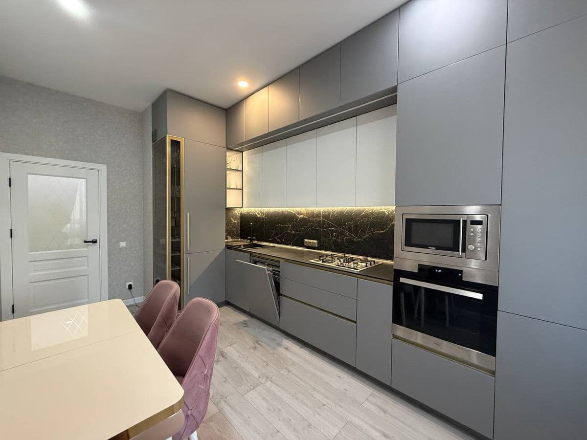 Apartament cu 3 camere, 100 m², 9 etaj