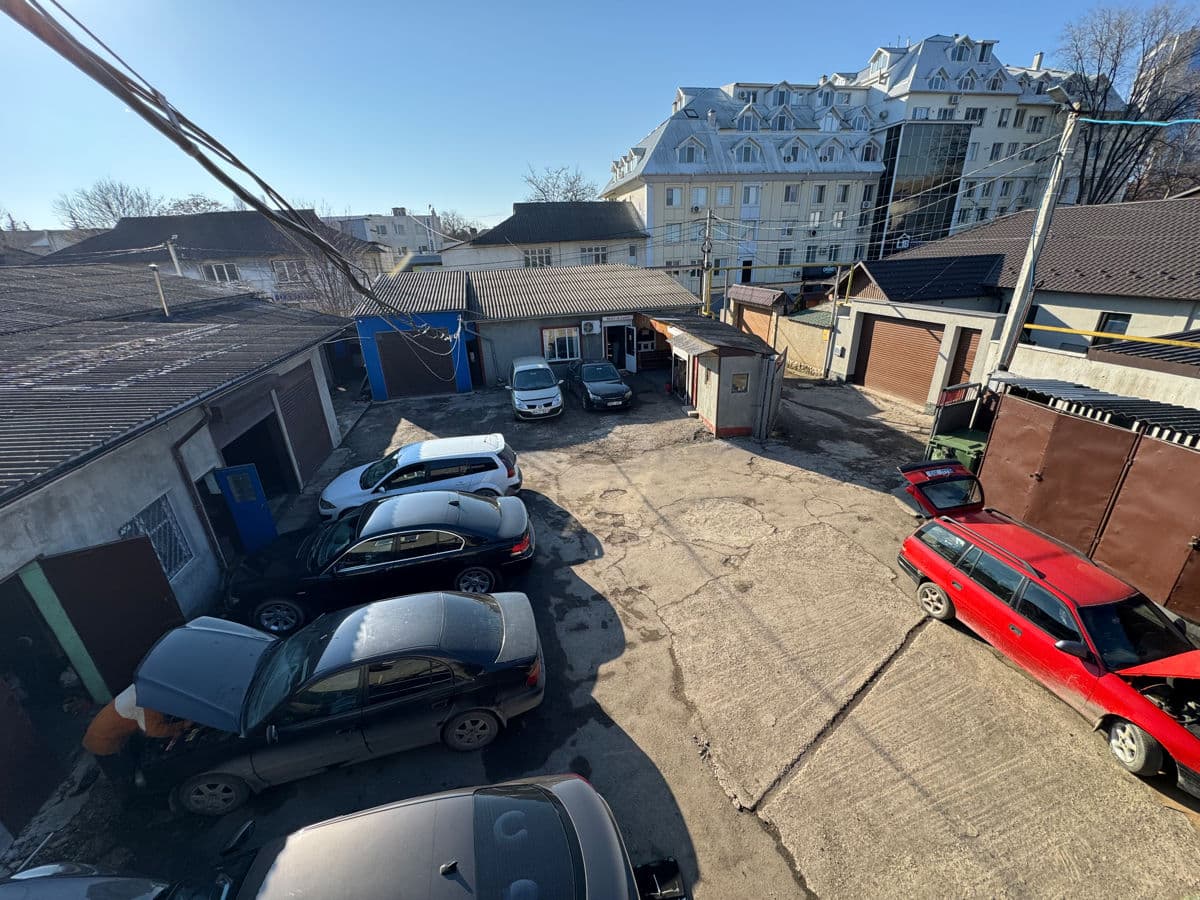 355 m², Service Auto
