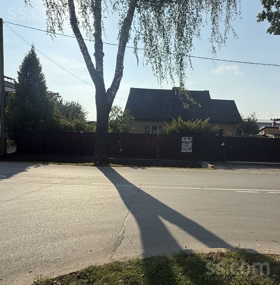 1 rooms, 590.0 m², Pārdodam nelielu dzīvojamo māju.
Mājai ir divas istabas, viena ir guļa, Jelgava
