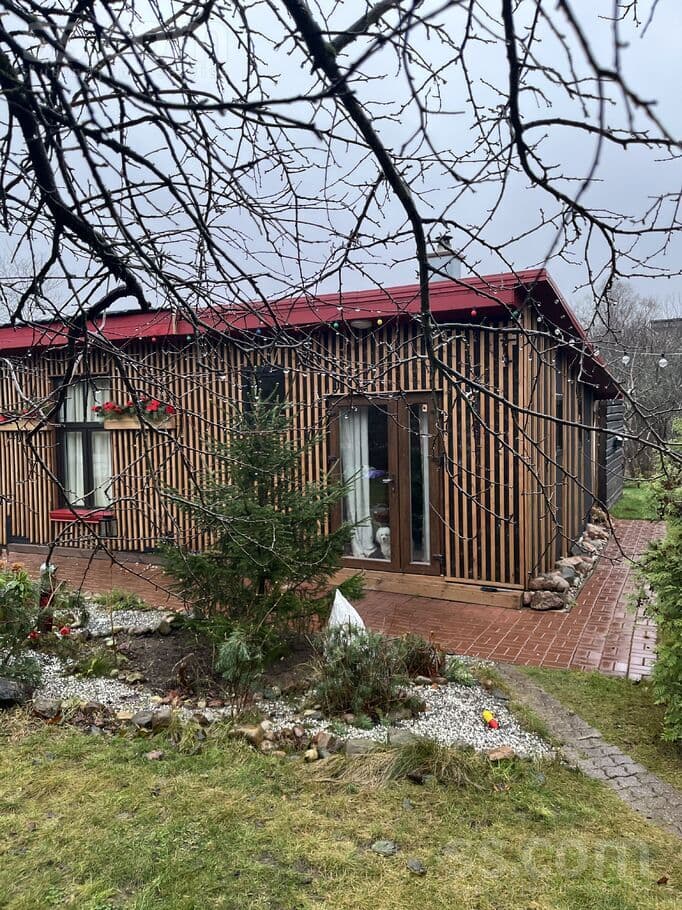 1 rooms, 658.0 m², Pārdodu 3 gadus jaunu 2 istabu māju-vasarnīcu Ventspilī priežu meža malā, Ventspils