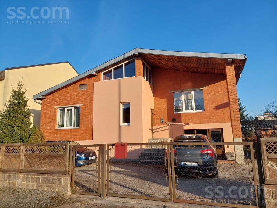 2 rooms, 24.0 m², Piedāvājam iegādāties mājīgu un plašu māju Valmierā, Burkānciemā.
Mā, Valmiera