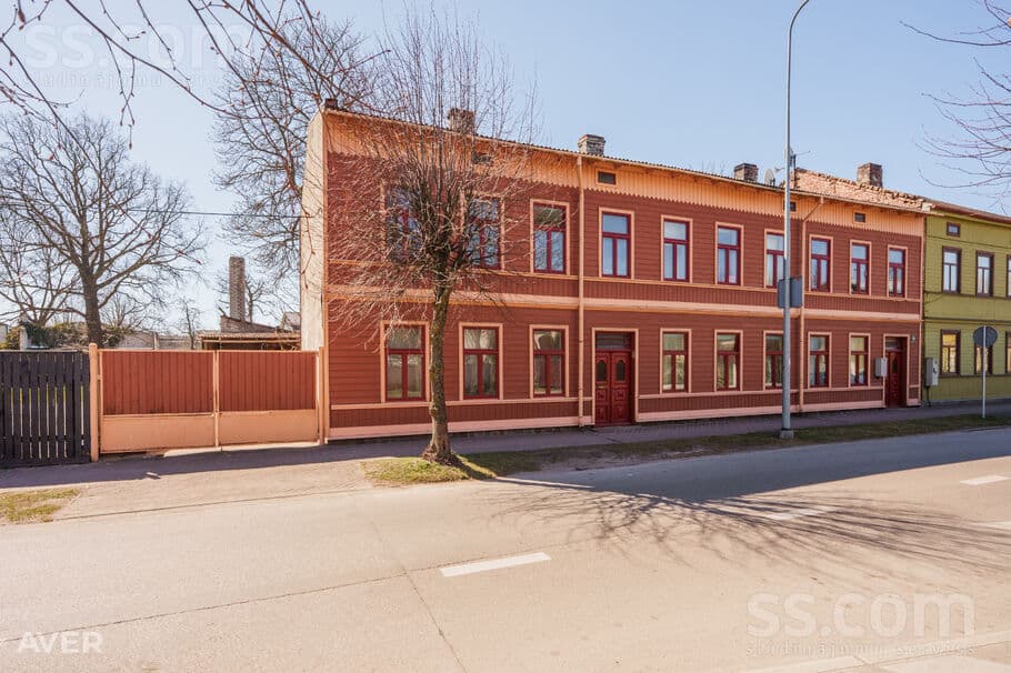 2 rooms, 350.0 m², Pārdošanā dzīvojamā māja ar kopējo platību 350 m², kas sastāv no 6 dzīvo, Liepāja
