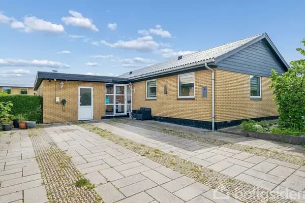Indflytningsklar villa i Aabyhøj - Lys, Rummelig + ekstra anneks