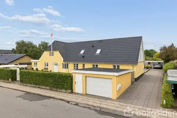 Flot dobbelthus i Tange med 6 værelser og 2 badeværelser!