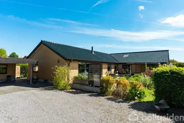 GENNEMRENOVERET FAMILIEVILLA - GAMMELGÅRDSDISTRIKT - "KLOKKERPARKEN"