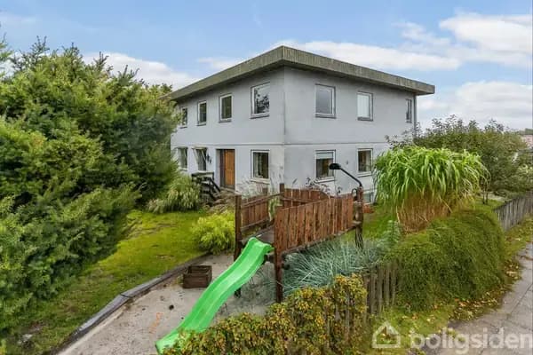 Rummelig villa i idylliske Lumby
