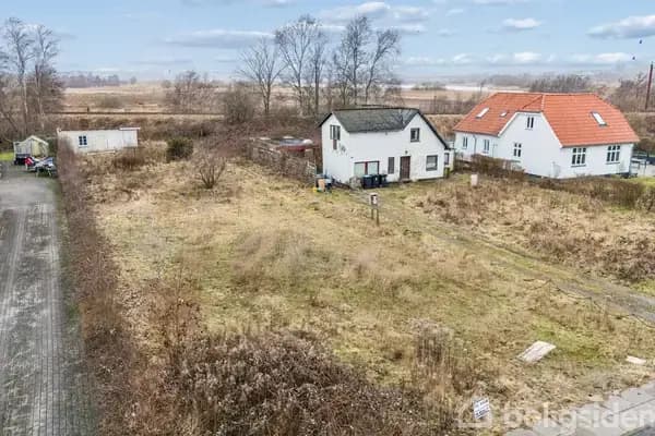 Sælges til nedrivning - Sjælden mulighed for at få 2147 m² samlet grund i Randers SV!
