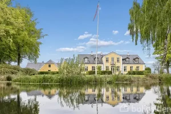 Årliglejeindtægt erhverv+ boligenheder kr. 520.000,-