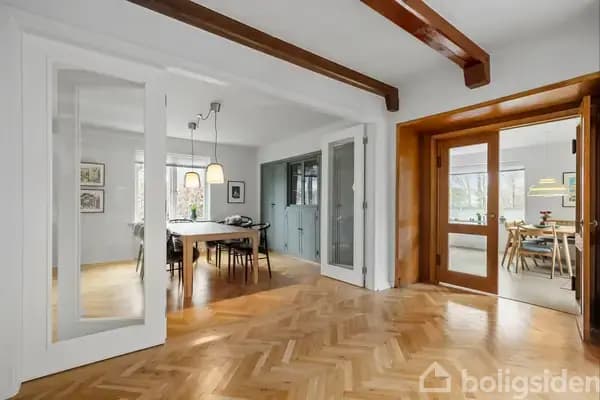 Enestående villa på Stockflethsvej 17: Rummelighed og charme i Munkebjerg.