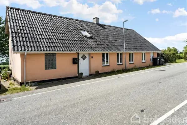 Stor villa, velegnet til 2 generationer