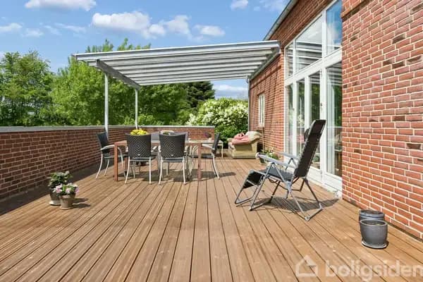 MODERNE OG VELINDRETTET VILLA PÅ 230 M² I ROLIGE OMGIVELSER I ØSTBIRK