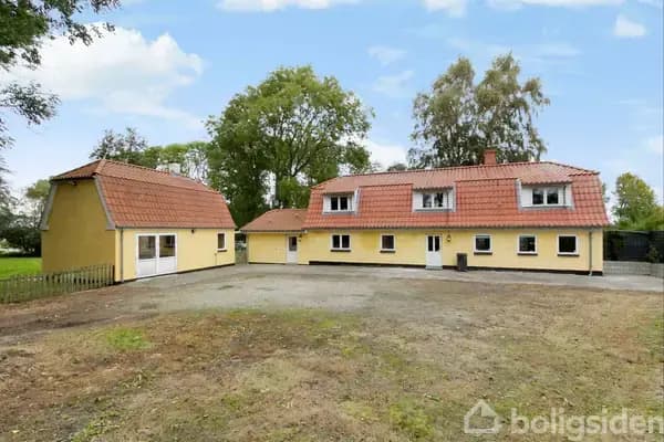 Stor rummelig familie villa tæt på Nibe og Sebbersund.