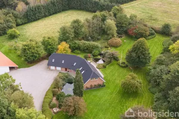 Liebhaverejendom med 6,3 ha, natur og eksklusive rammer