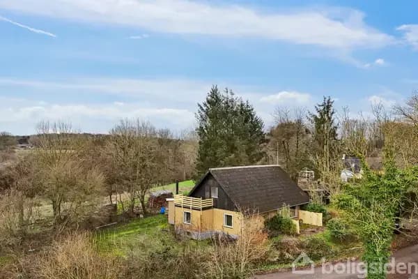 FAMILIEVENLIG VILLA I NATURSKØNNE OMGIVELSER