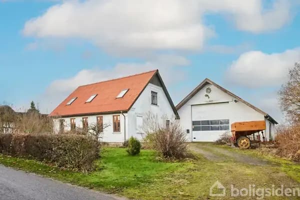 Charmerende villa på ca. 6.300 m2 grund ved Vrønding
