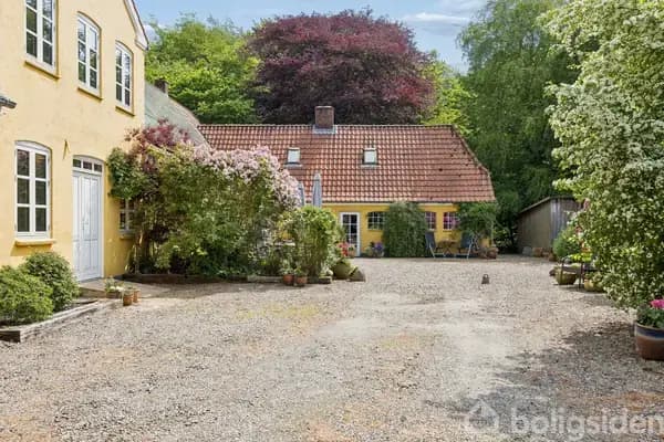 Charmerende og indflytningsklar ejendom