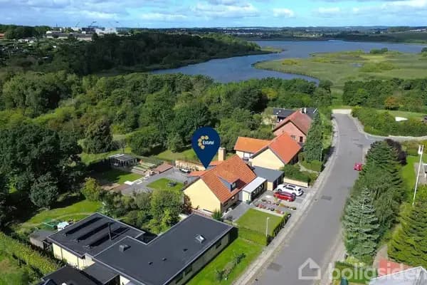 Imponerende familievilla med fantastisk have