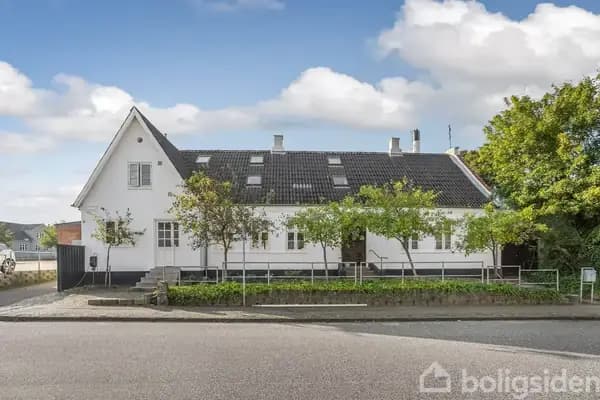 Unik ejendom centralt i Jelling