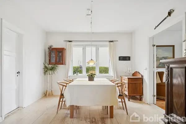 Moderniseringsklar bolig med masser af plads