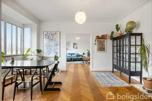Lys 4V med flot udsigt & elevator